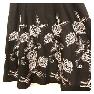Ann Taylor Loft Black & White Floral Skirt Size 8